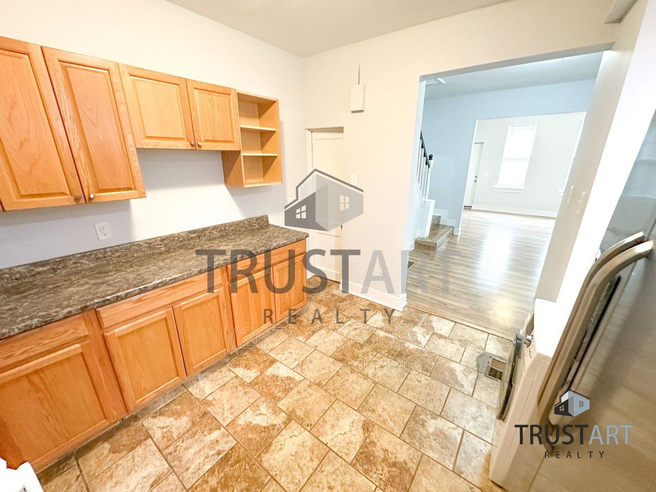 2515 N Natrona St - Photo 3 of 17