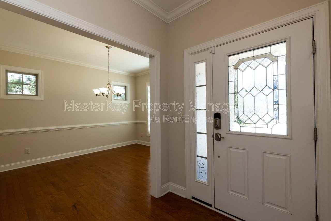 4020 Vallonia Dr - Photo 3 of 31