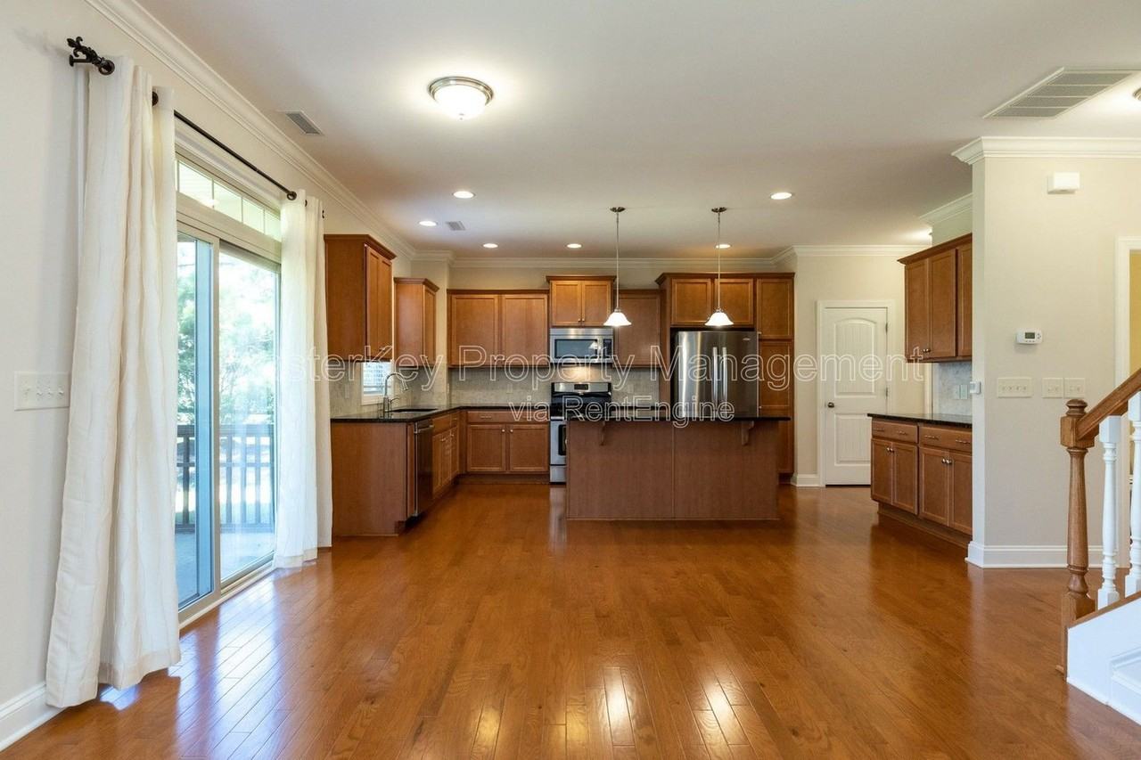 4020 Vallonia Dr - Photo 4 of 31