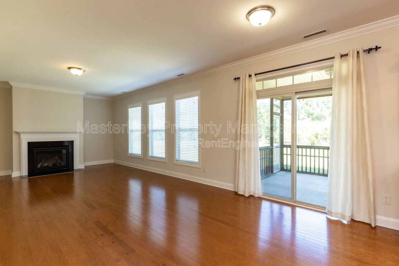 4020 Vallonia Dr - Photo 5 of 31