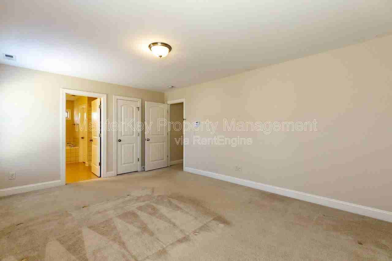 4020 Vallonia Dr - Photo 6 of 31