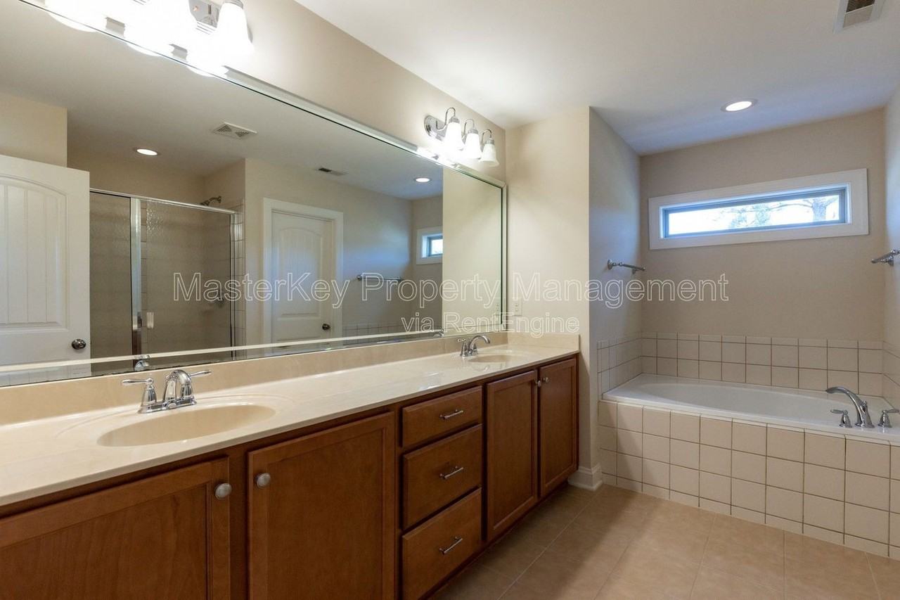 4020 Vallonia Dr - Photo 7 of 31