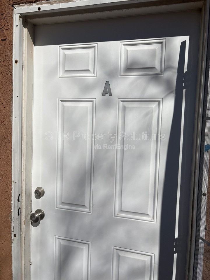 408 Pennsylvania St Se #A - Photo 6 of 19