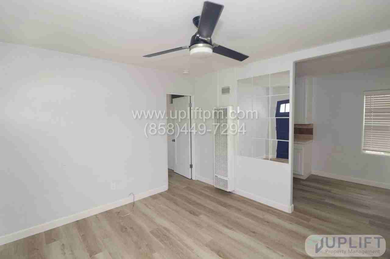 3715 35th St - Photo 3 of 6