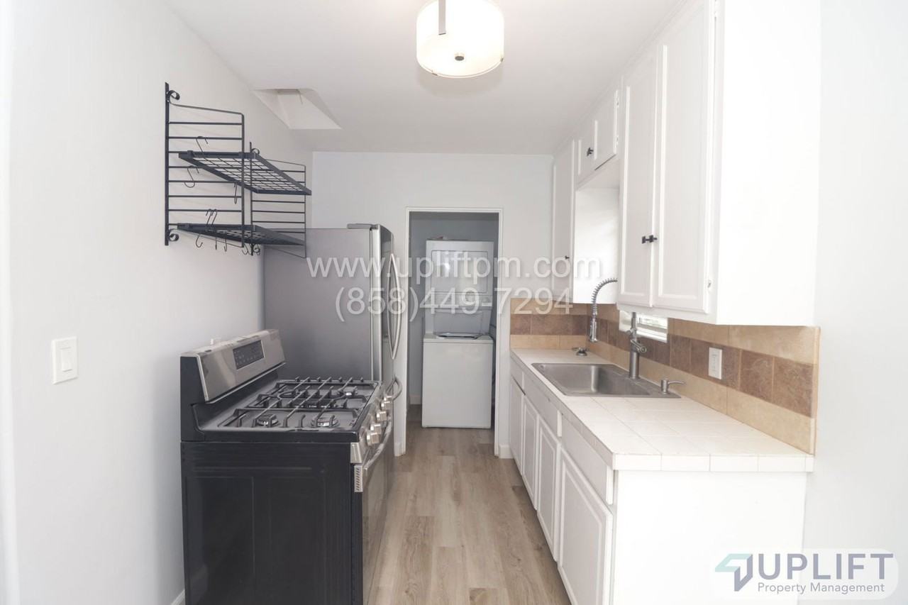 3715 35th St - Photo 4 of 6