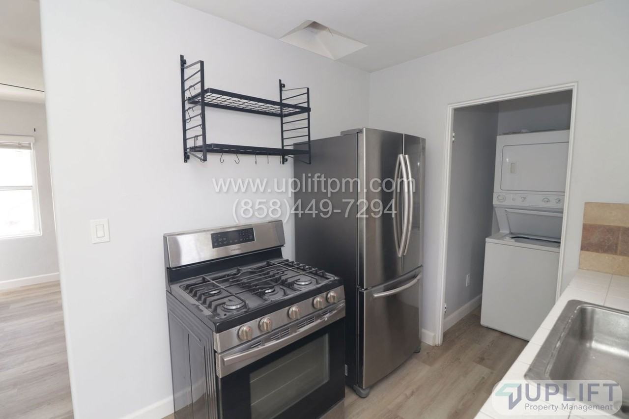 3715 35th St - Photo 5 of 6