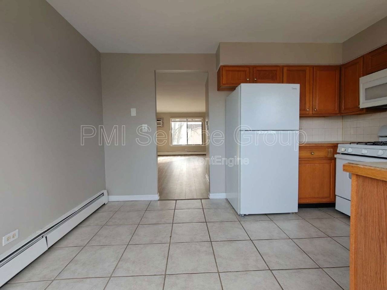 400 Echo Ln #4 - Photo 3 of 17