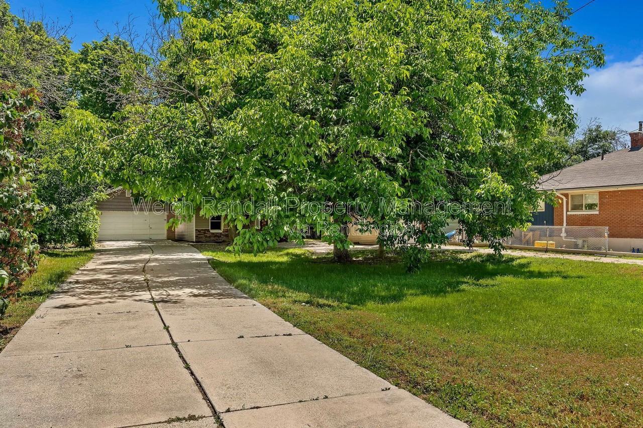 1328 Jefferson Ave - Photo 2 of 26