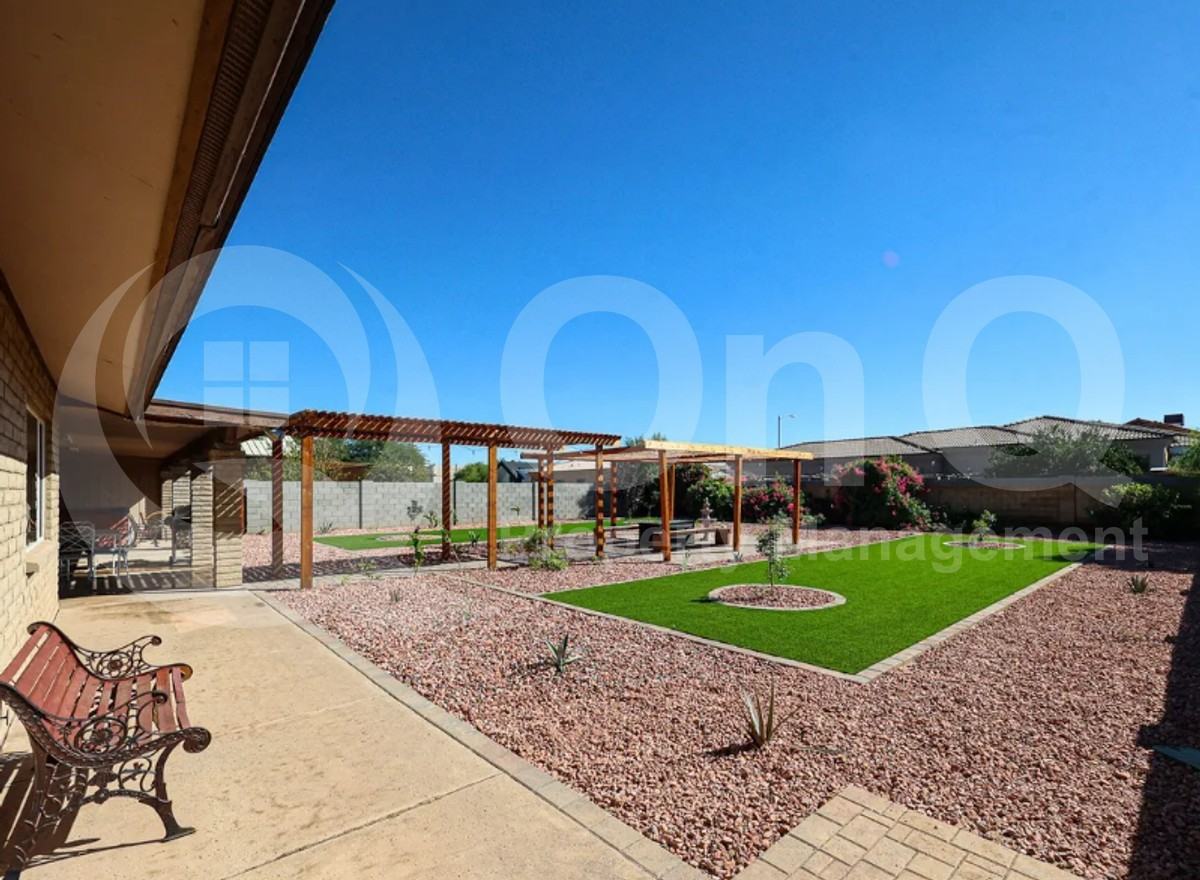 16227 N 21st St - Photo 4 of 10