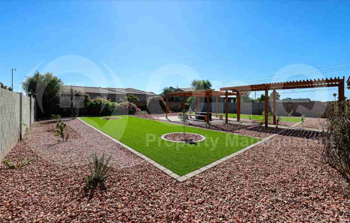 16227 N 21st St - Photo 5 of 10