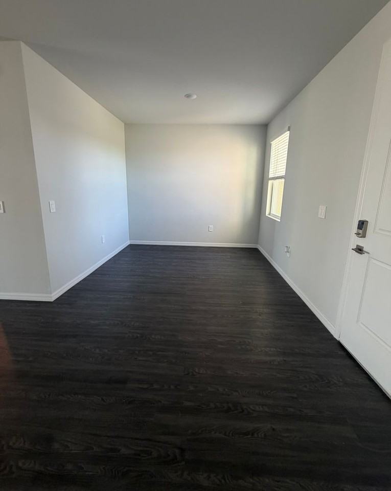 915 Ne 19th St - Photo 3 of 14