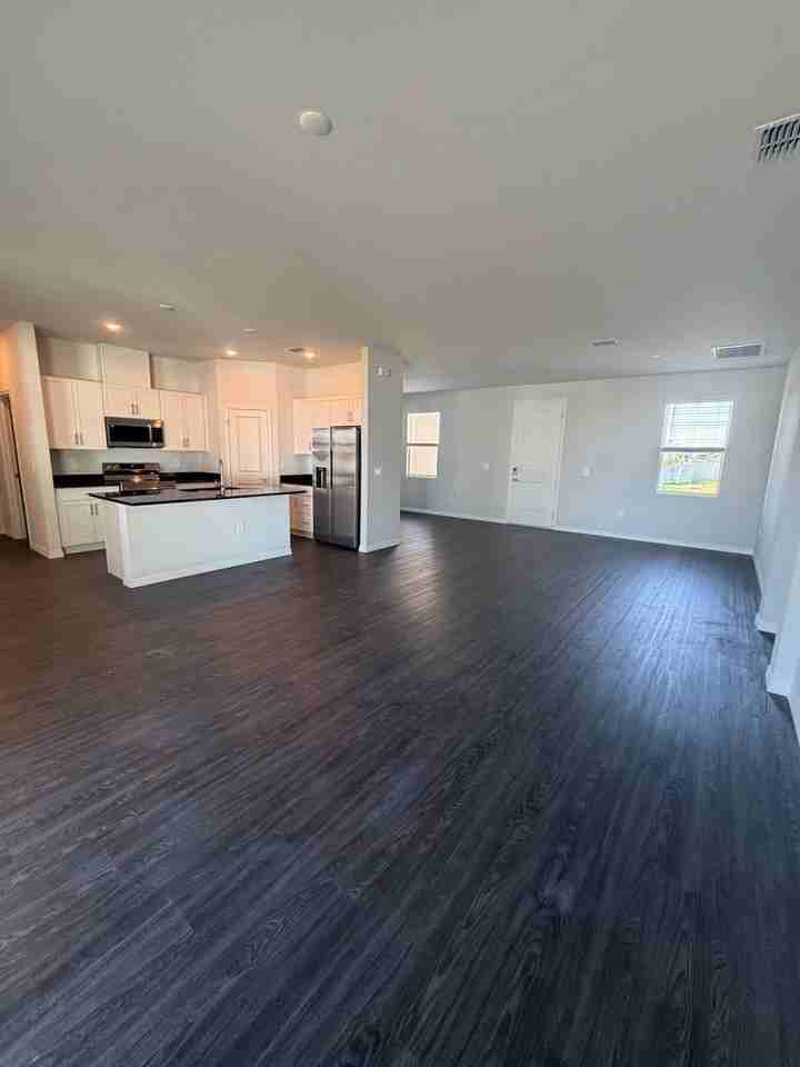 915 Ne 19th St - Photo 4 of 14