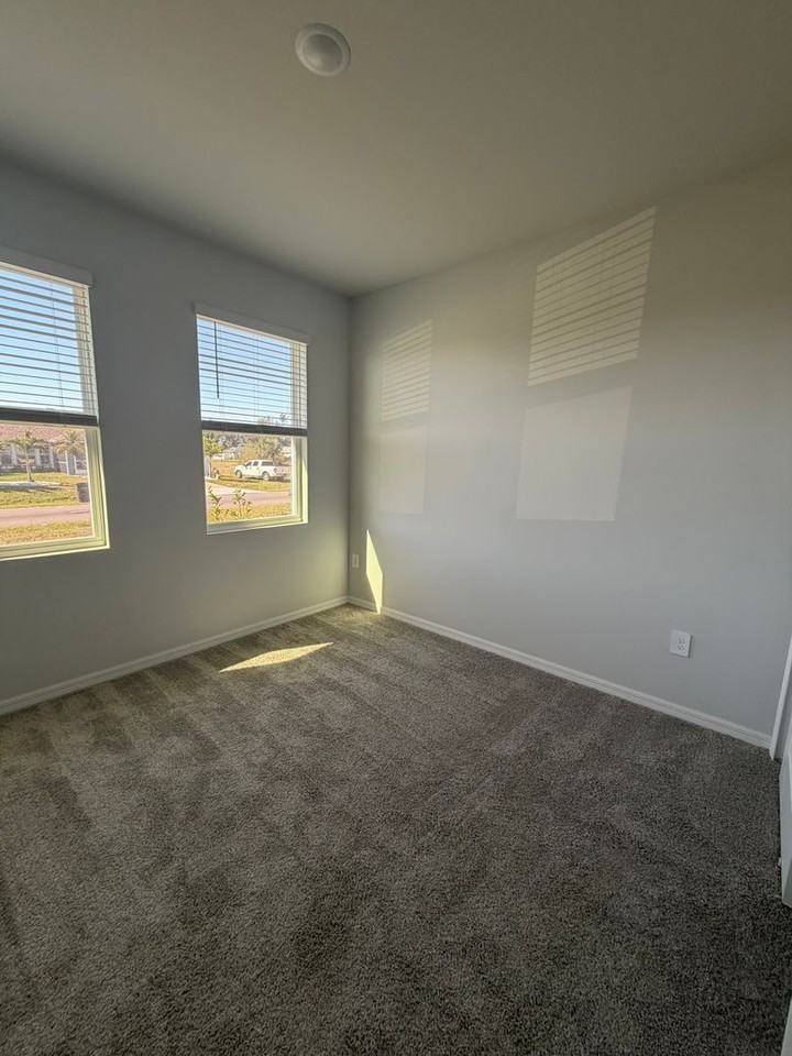 915 Ne 19th St - Photo 5 of 14