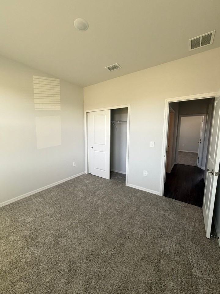 915 Ne 19th St - Photo 6 of 14