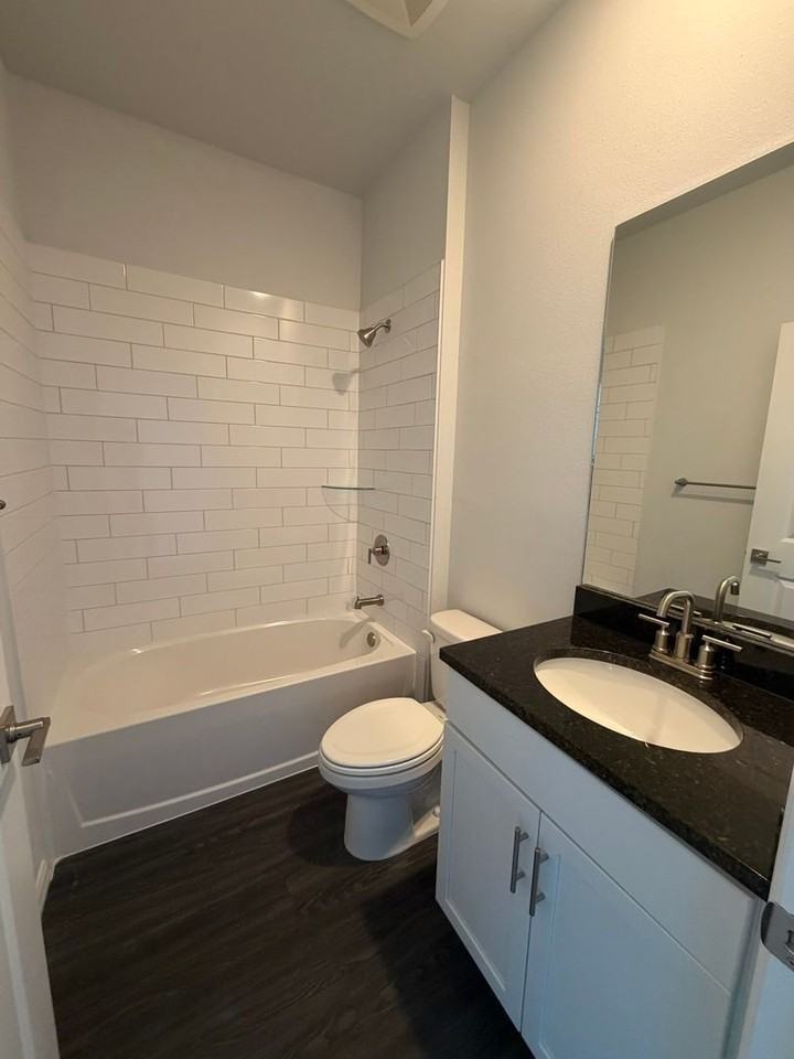 915 Ne 19th St - Photo 7 of 14