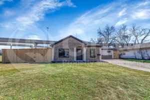 featured image of 2502 Rosewood Dr