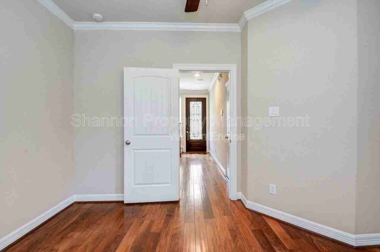 1423 Upland Orchard Dr - Photo 5 of 33