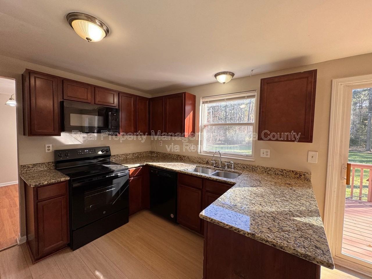 104 Benedict Ln - Photo 5 of 50