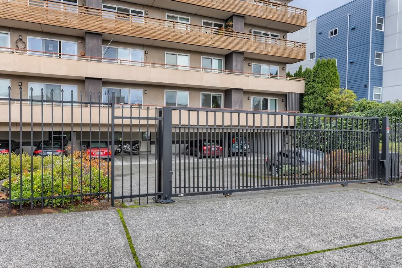 4444 44th Ave Sw #206 - Photo 6 of 50