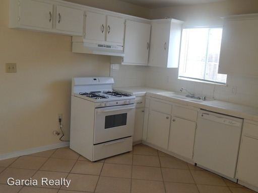 4407 79th St - Photo 2 of 5