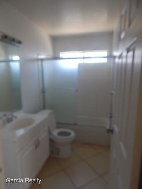 4407 79th St - Photo 3 of 5