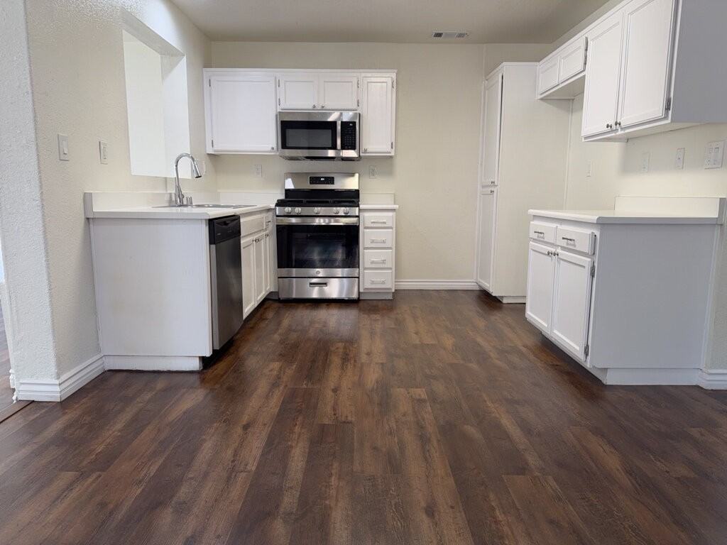 1037 Milestone Ave - Photo 2 of 19