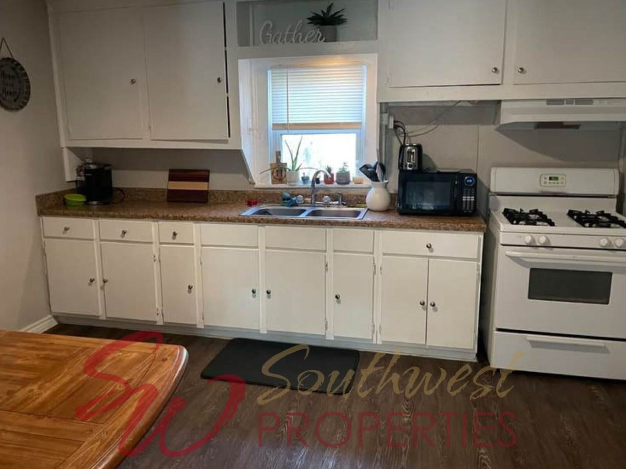 1029 W Green St - Photo 5 of 6