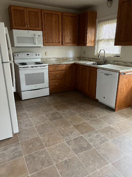 1872 Cedar Pl Apt 2 - Photo 2 of 6