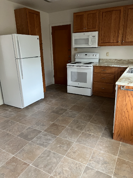 1872 Cedar Pl Apt 2 - Photo 3 of 6