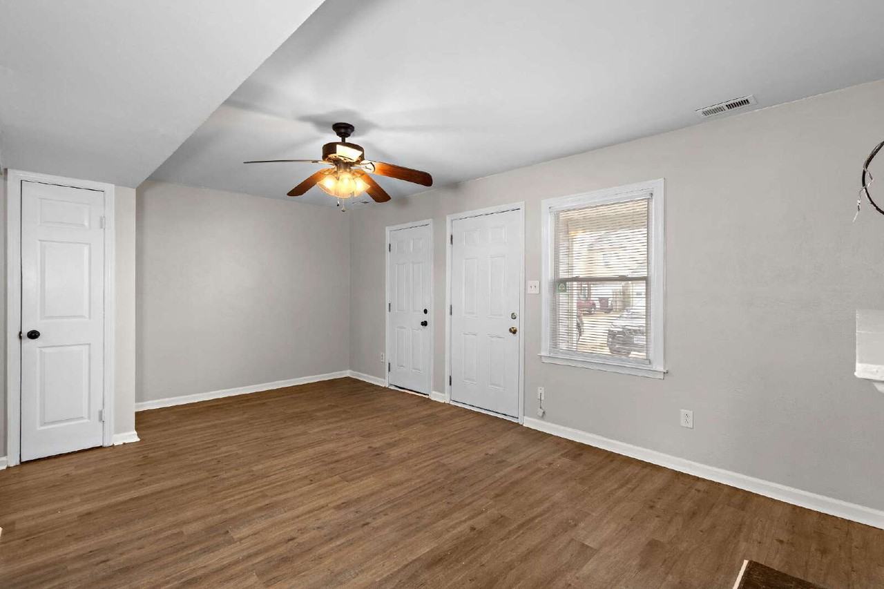 2905 N Radcliffe Ln - Photo 3 of 10