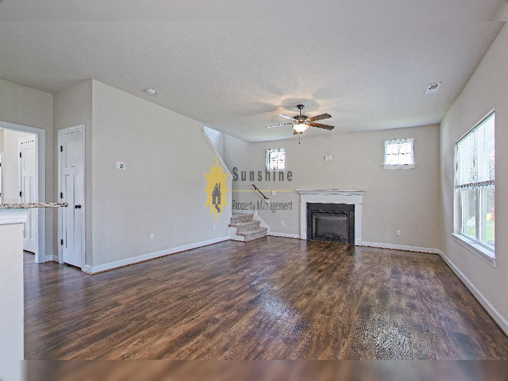 2723 Rodgers St - Photo 2 of 10