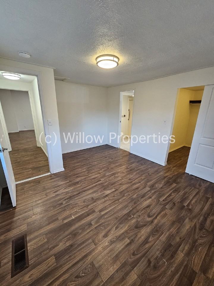 9517 Portland Ave E - Photo 4 of 11