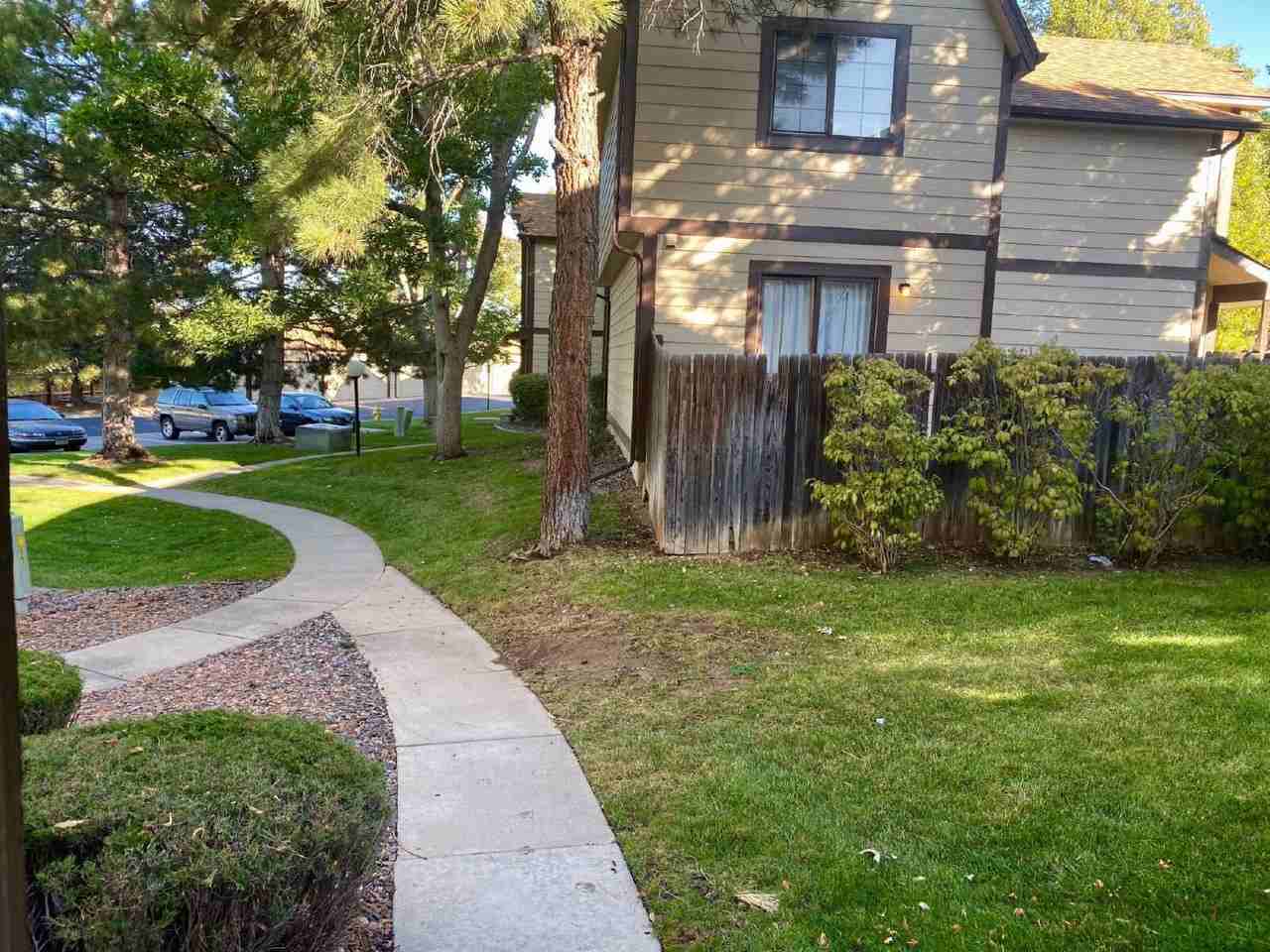 1813 S Pitkin Cir - Photo 2 of 26