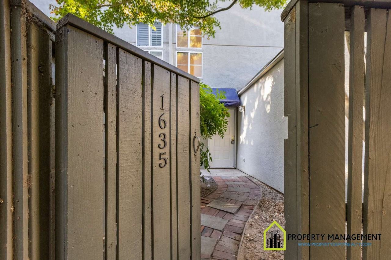 1635 10th St - Photo 2 of 50