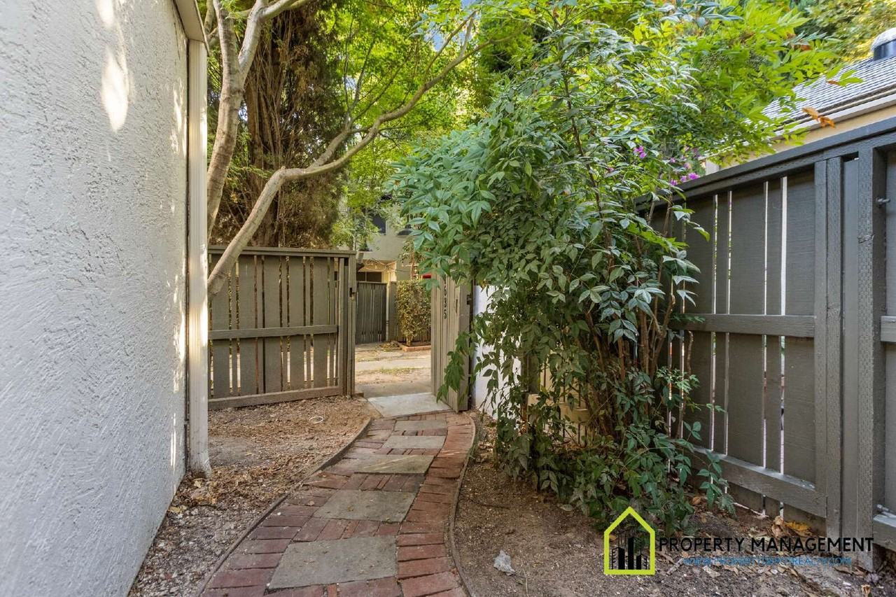 1635 10th St - Photo 3 of 50