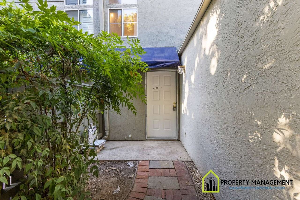 1635 10th St - Photo 5 of 50