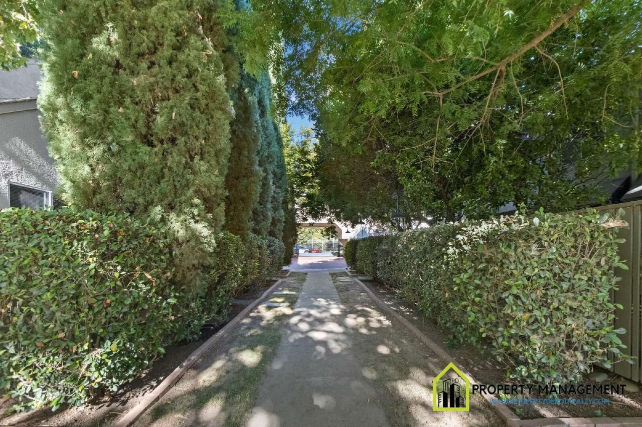 1635 10th St - Photo 6 of 50