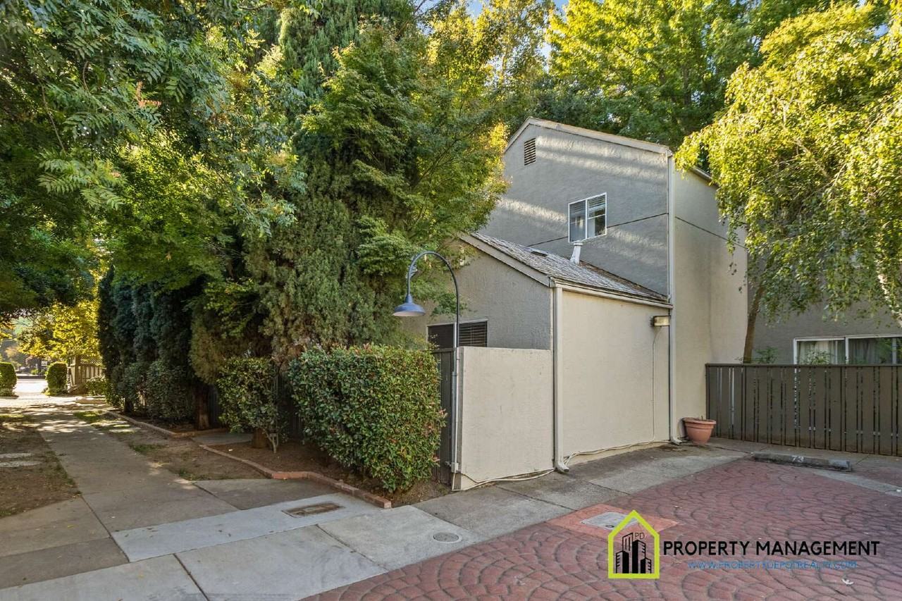 1635 10th St - Photo 7 of 50