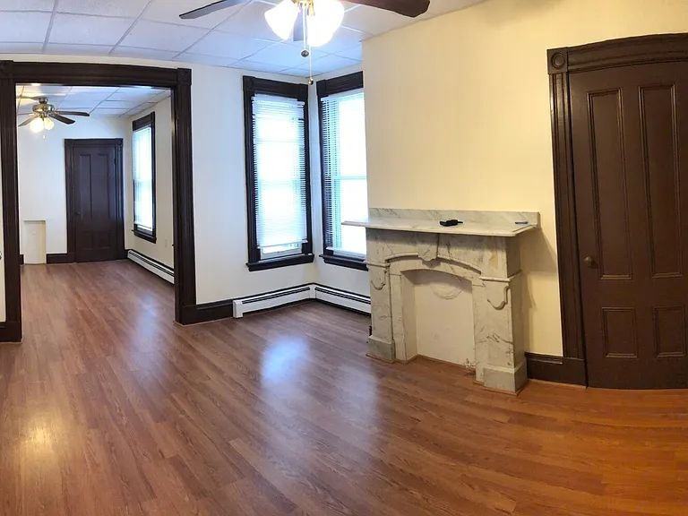 212 Lexington St #2 - Photo 3 of 13