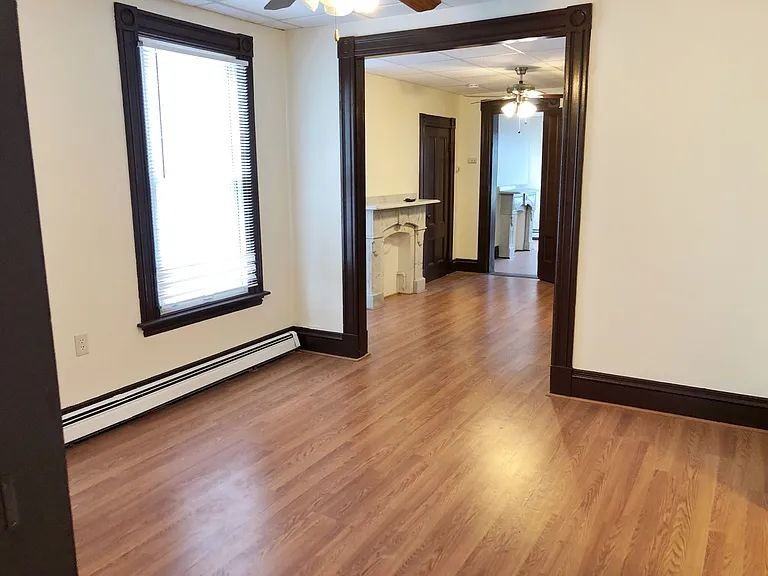 212 Lexington St #2 - Photo 5 of 13