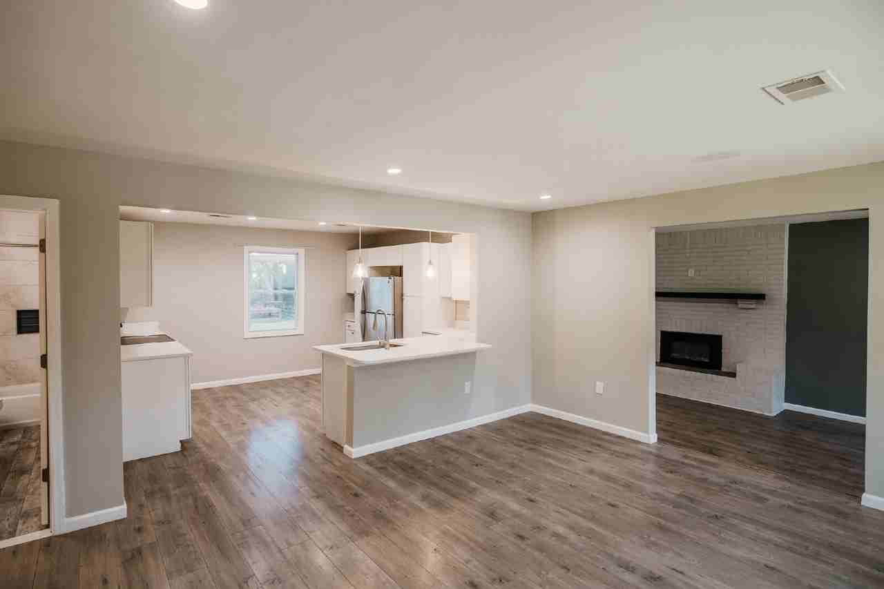 960 Savage Rd - Photo 5 of 34