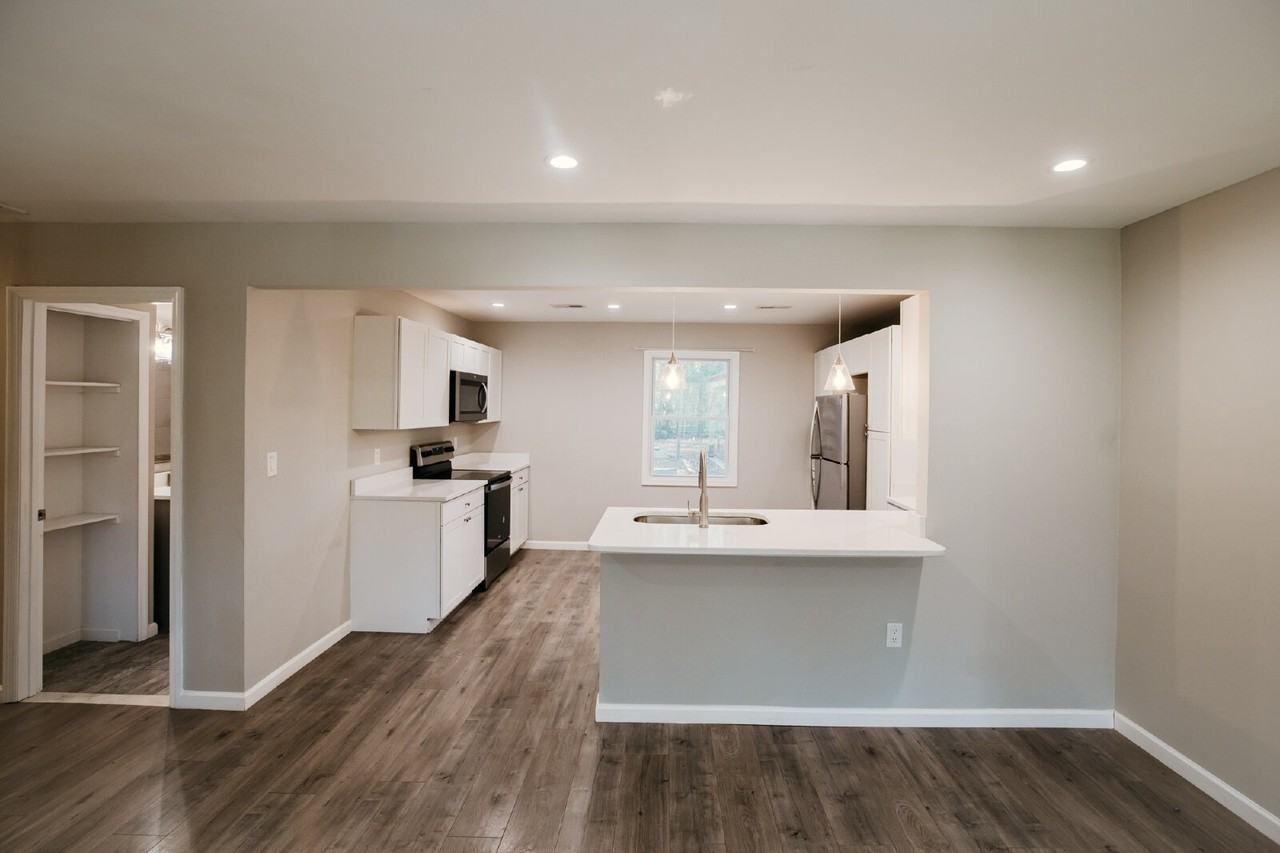 960 Savage Rd - Photo 6 of 34