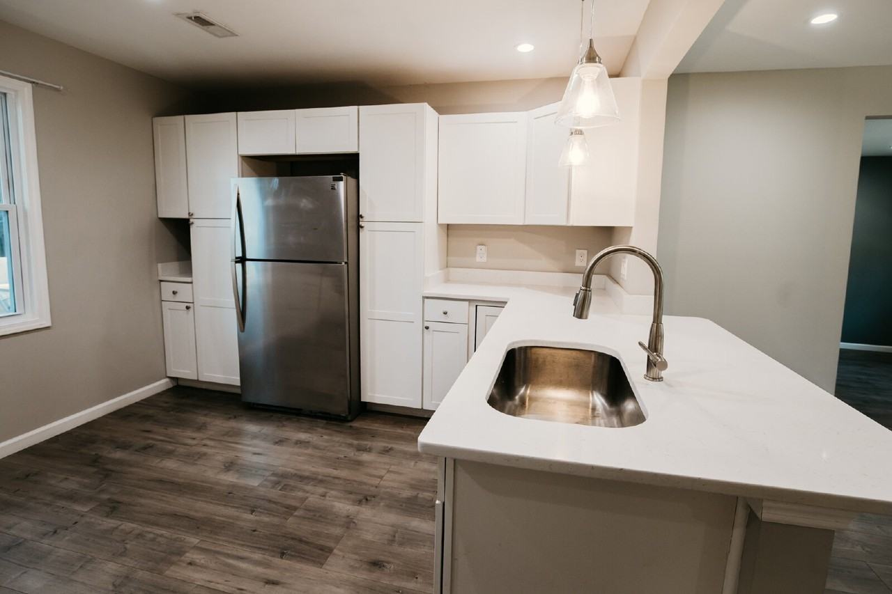 960 Savage Rd - Photo 7 of 34