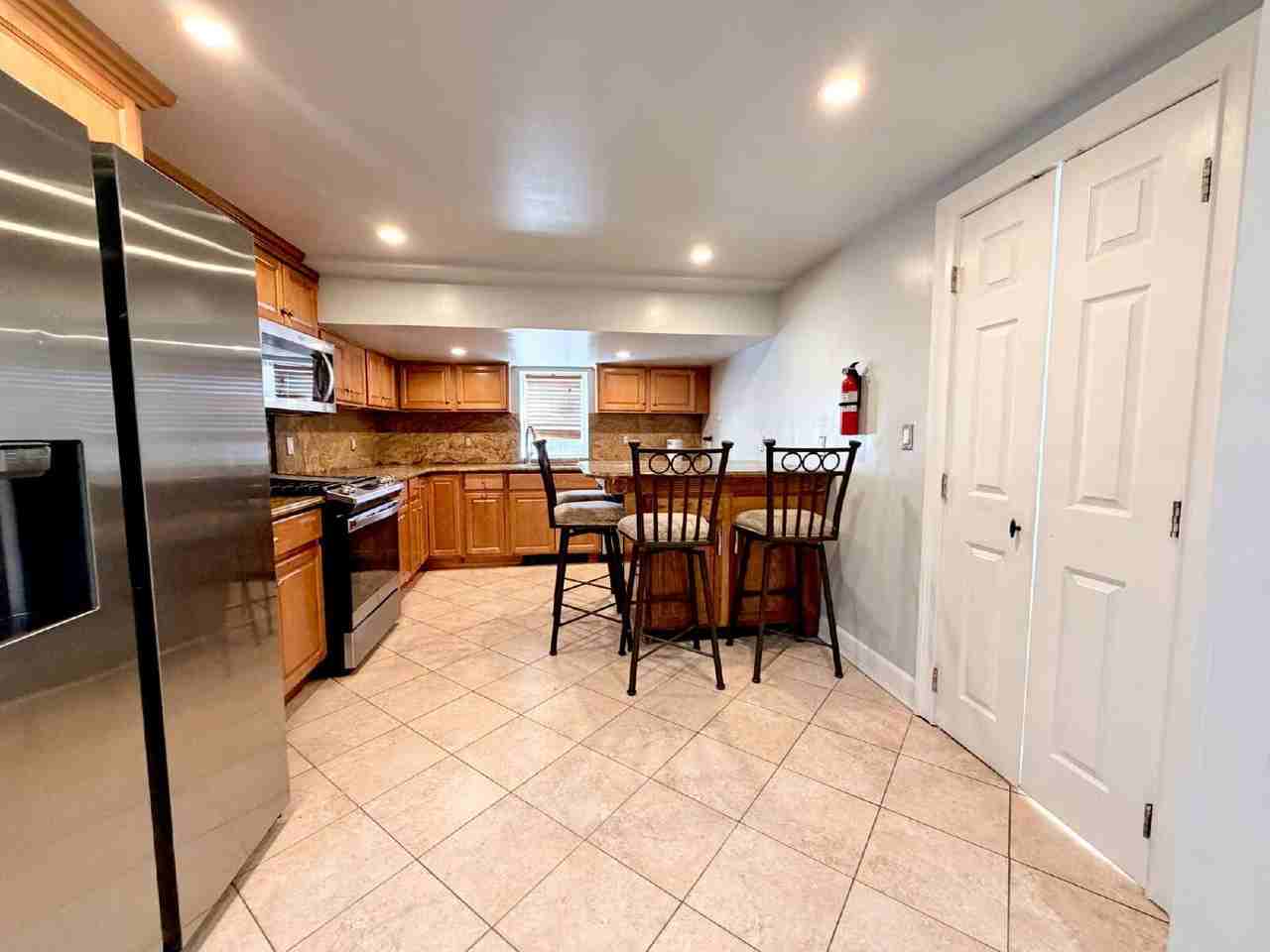 227 Washington Ave - Photo 5 of 32