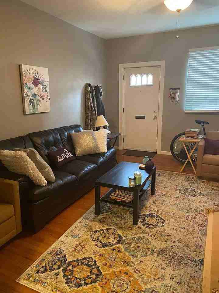 1709 Sarah St - Photo 4 of 31