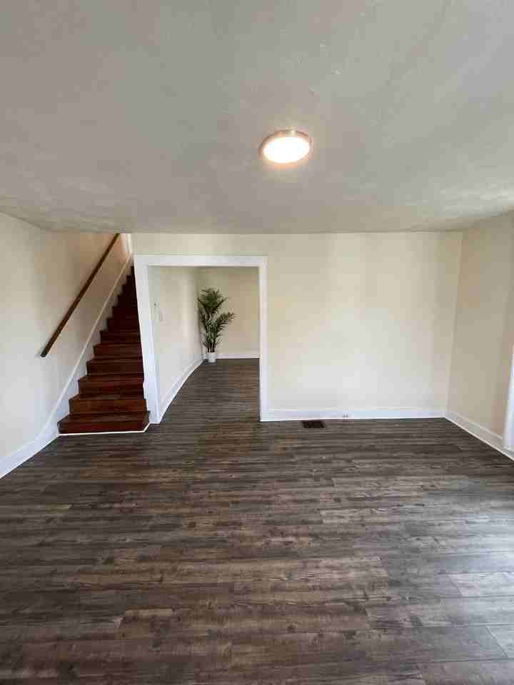 242 Philadelphia St - Photo 4 of 31