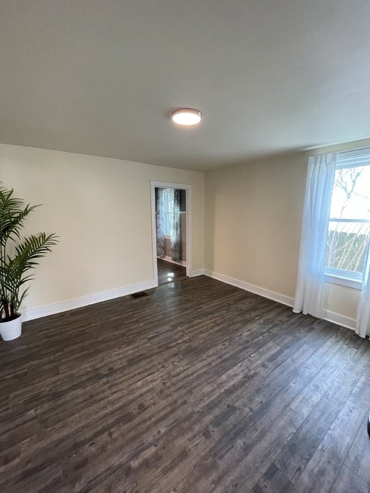 242 Philadelphia St - Photo 7 of 31