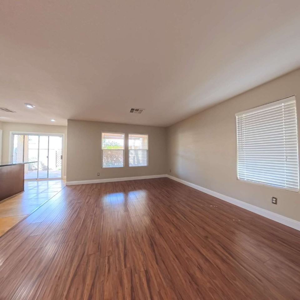 6593 Sunset Pines St - Photo 4 of 50