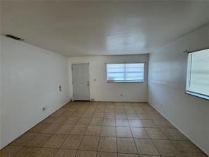 190 S Nekoma Ave - Photo 5 of 14