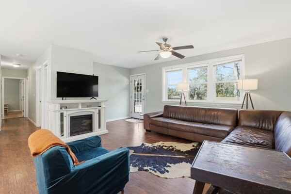 1262 Sea Island Pkwy - Photo 2 of 11